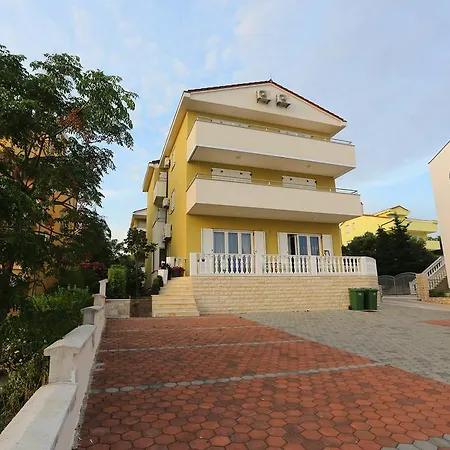 Amfora Apartment *