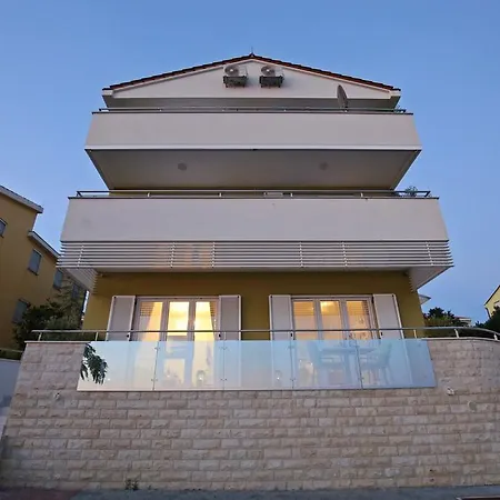 Amfora Apartment *